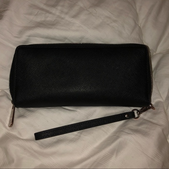 Michael Kors Saffiano Wallet - Picture 3 of 3